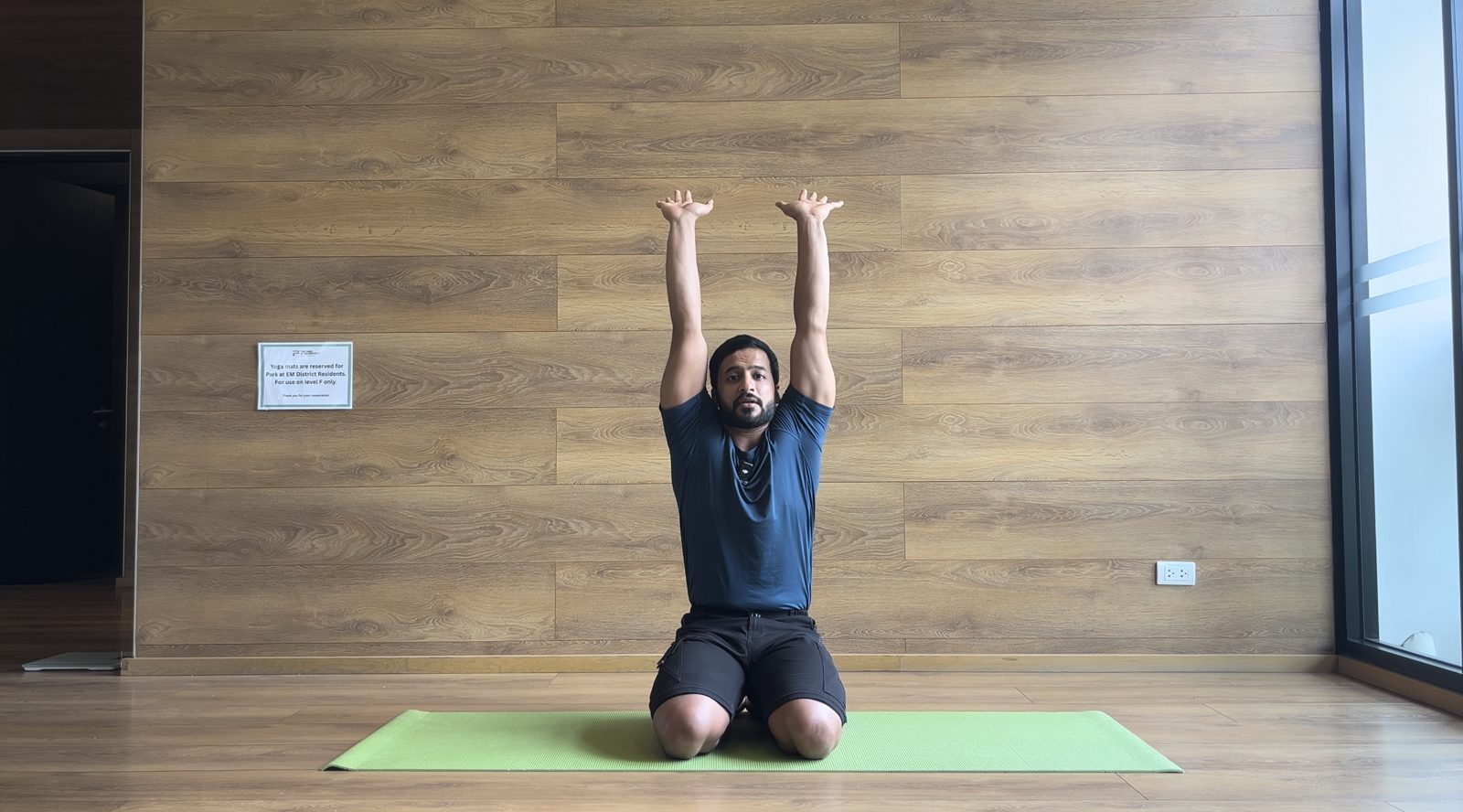Kneeling overhead arm drill